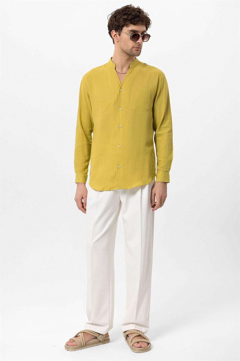 قميص رجالي محبوك بياقة القاضي