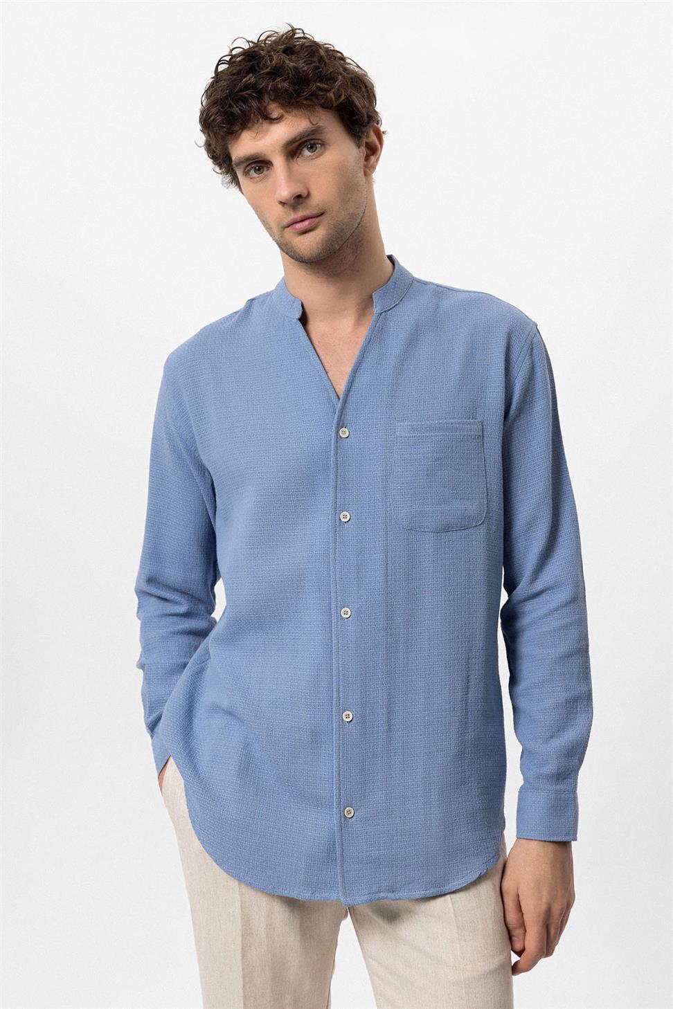 قميص رجالي محبوك بياقة القاضي