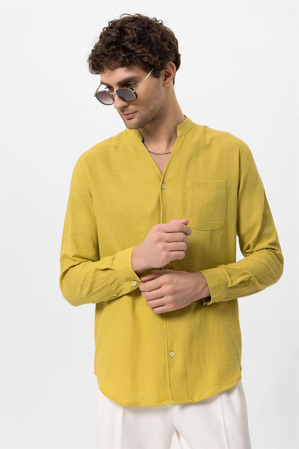 قميص رجالي محبوك بياقة القاضي