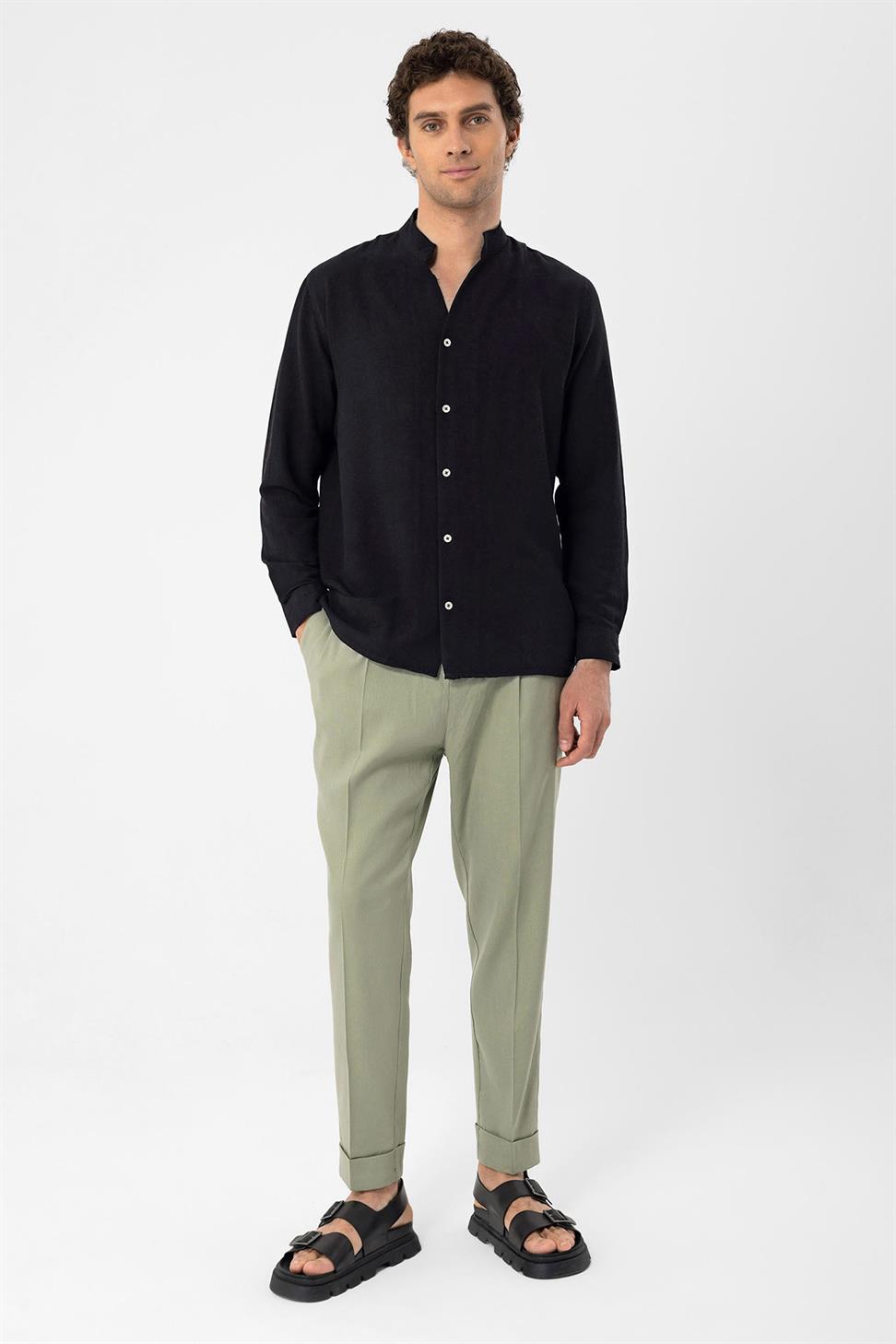 قميص رجالي بأكمام طويلة وياقة القاضي