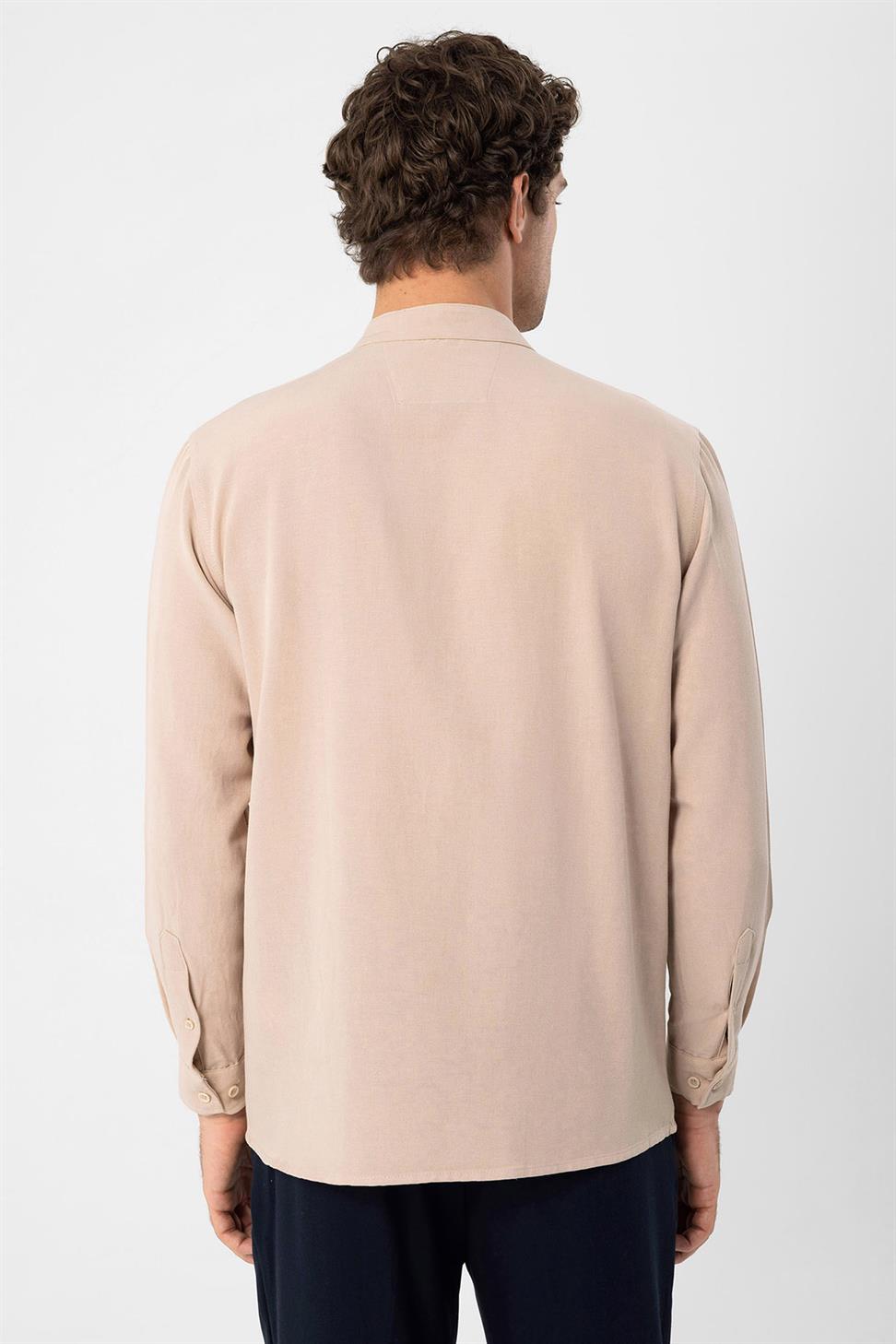 قميص رجالي بأكمام طويلة وياقة القاضي