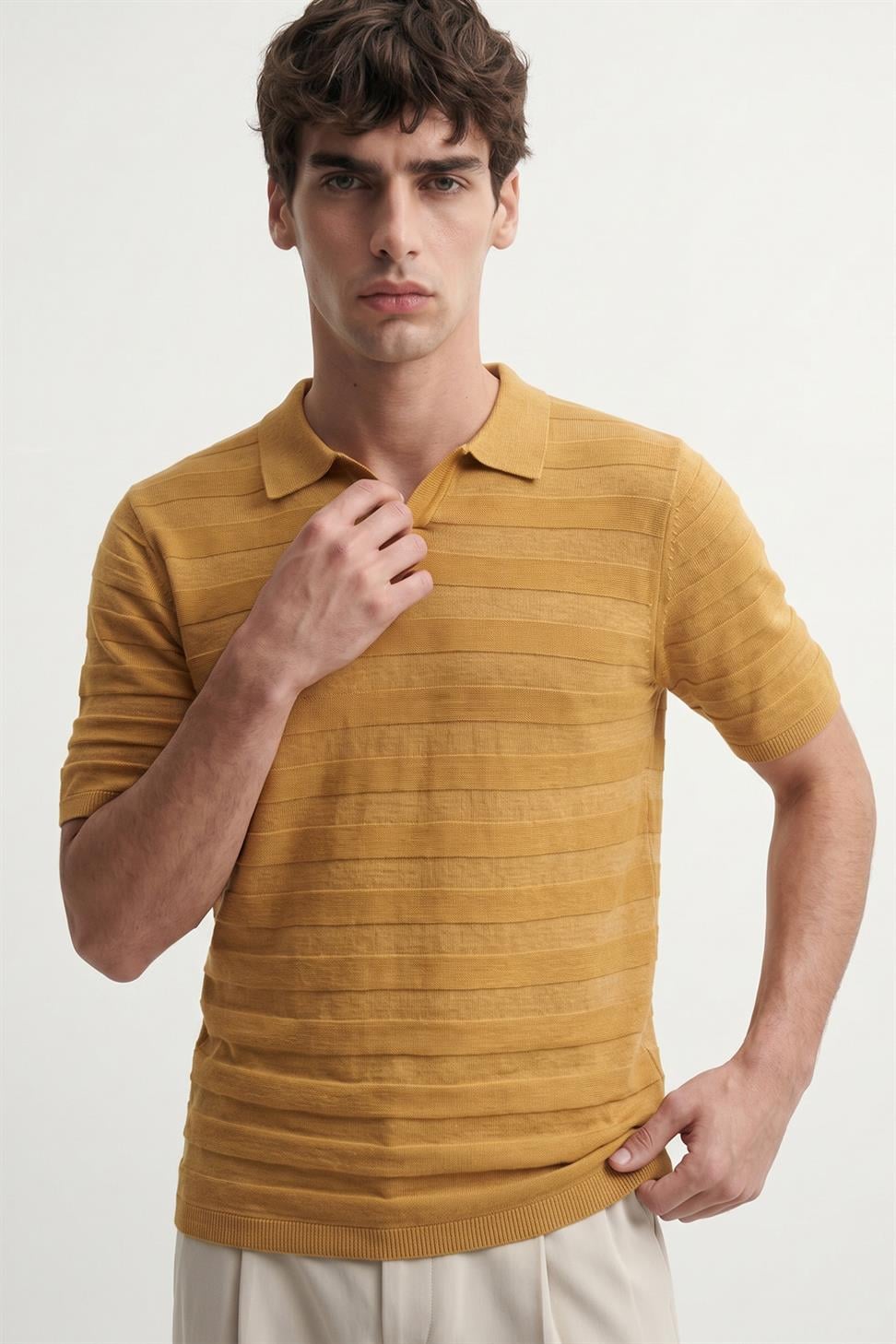 تي شيرت تريكو منقوش بياقة بولو مخططة