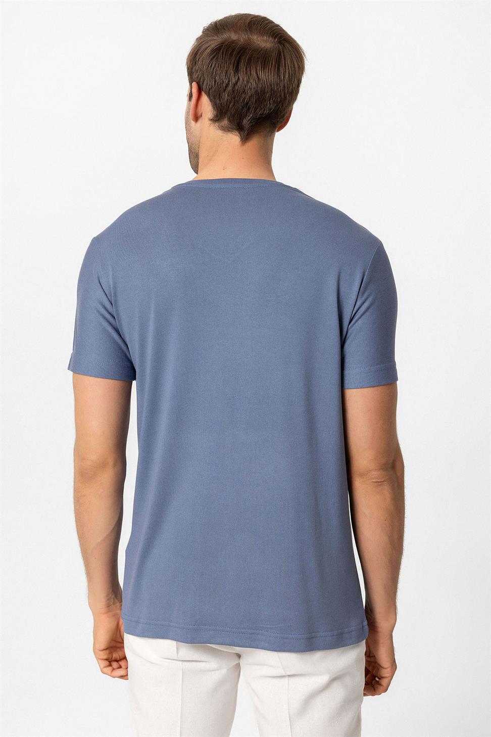 تي شيرت رجالي أساسي برقبة على شكل حرف V