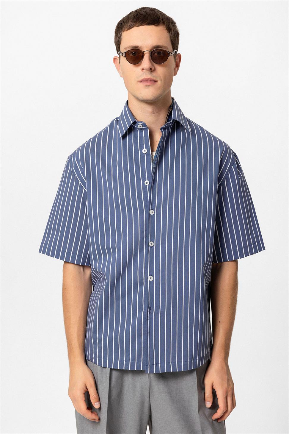 قميص رجالي بأكمام قصيرة مخططة بأكمام قصيرة