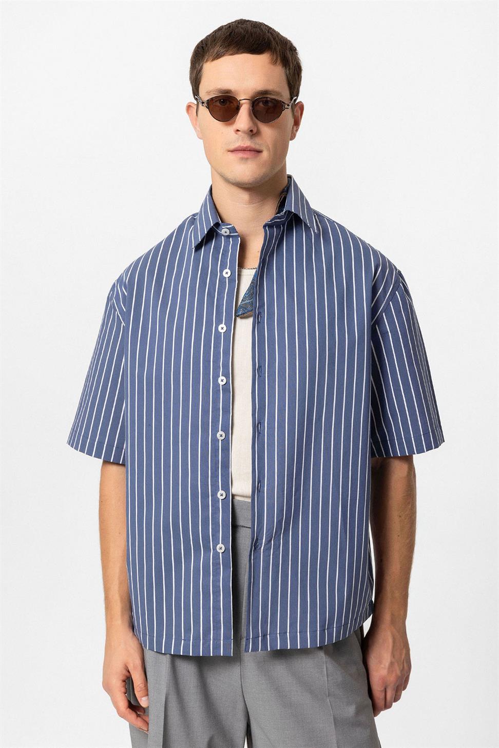 قميص رجالي بأكمام قصيرة مخططة بأكمام قصيرة