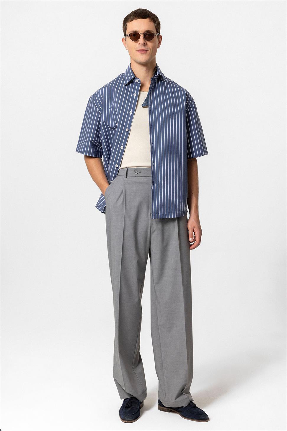 قميص رجالي بأكمام قصيرة مخططة بأكمام قصيرة