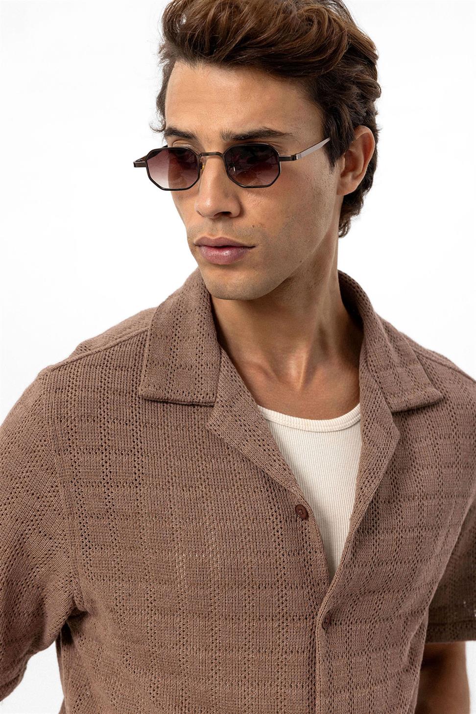 قميص رجالي بياقة أباتشي محبوك مربع الشكل