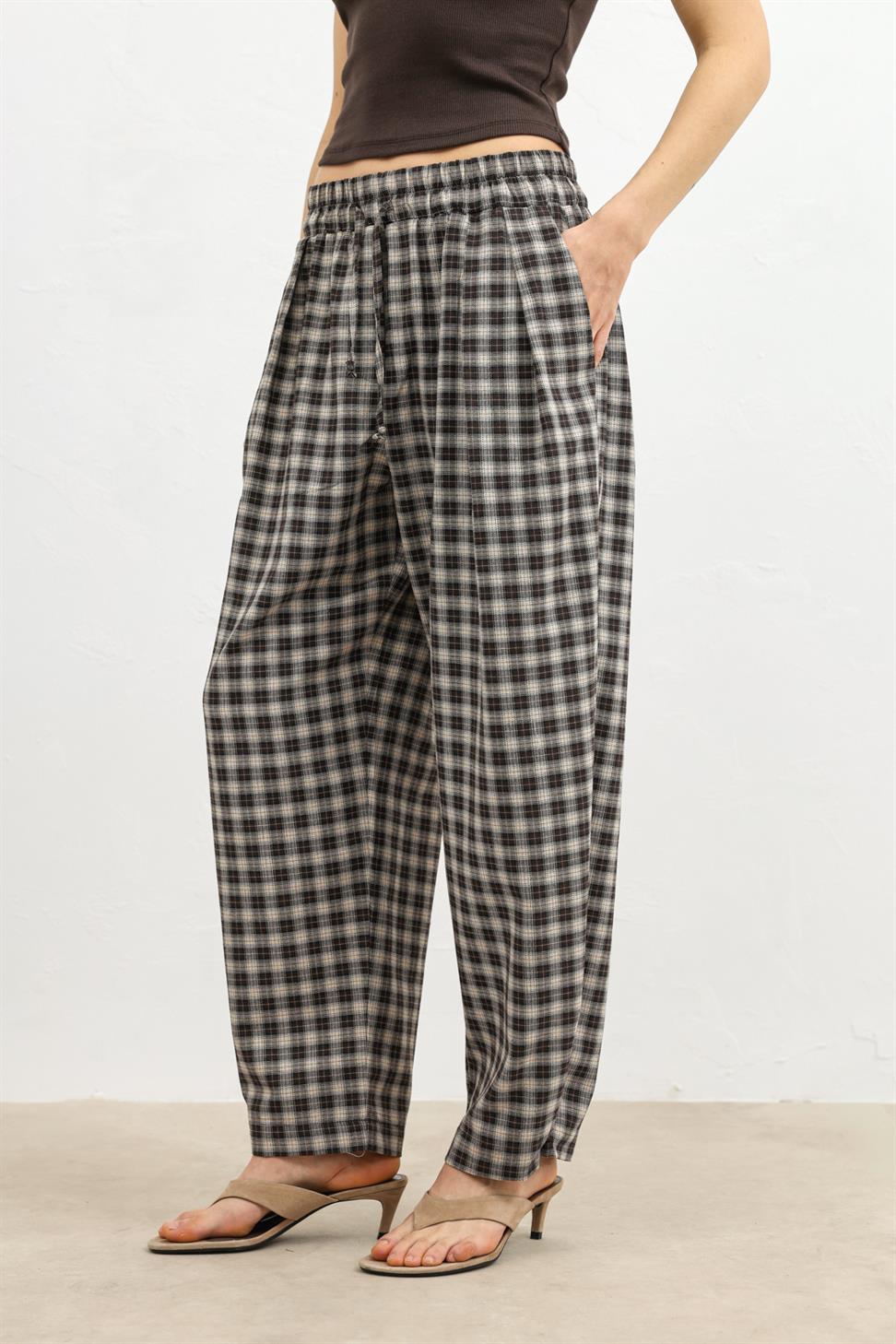 بنطلون نسائي بنقشة إيكو مع أرجل قابلة للتعديل