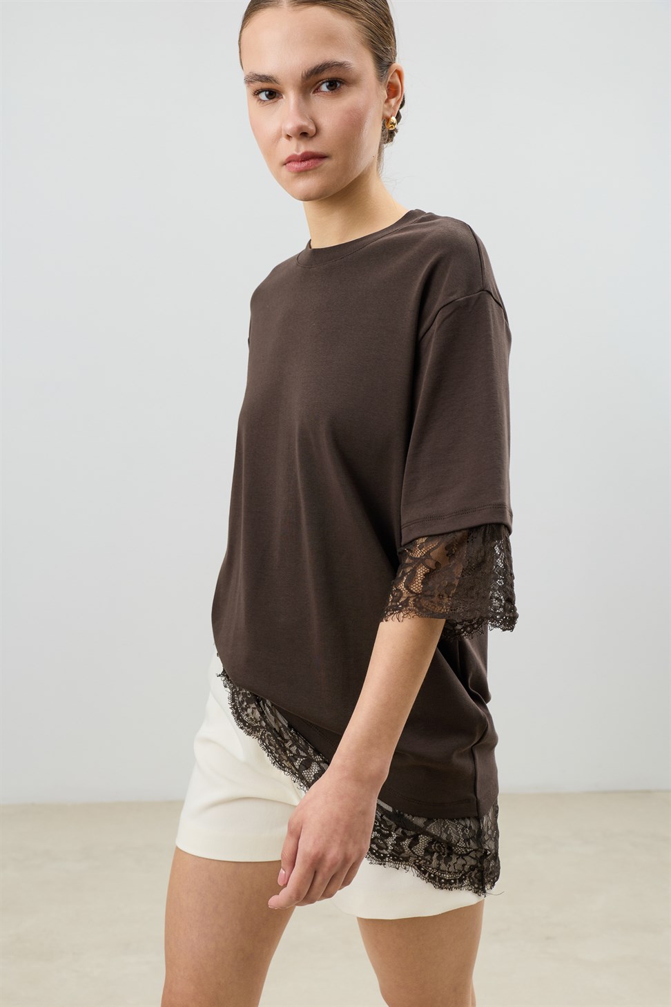 Antioch Kahve Dantel Detaylı Kadın T-Shirt