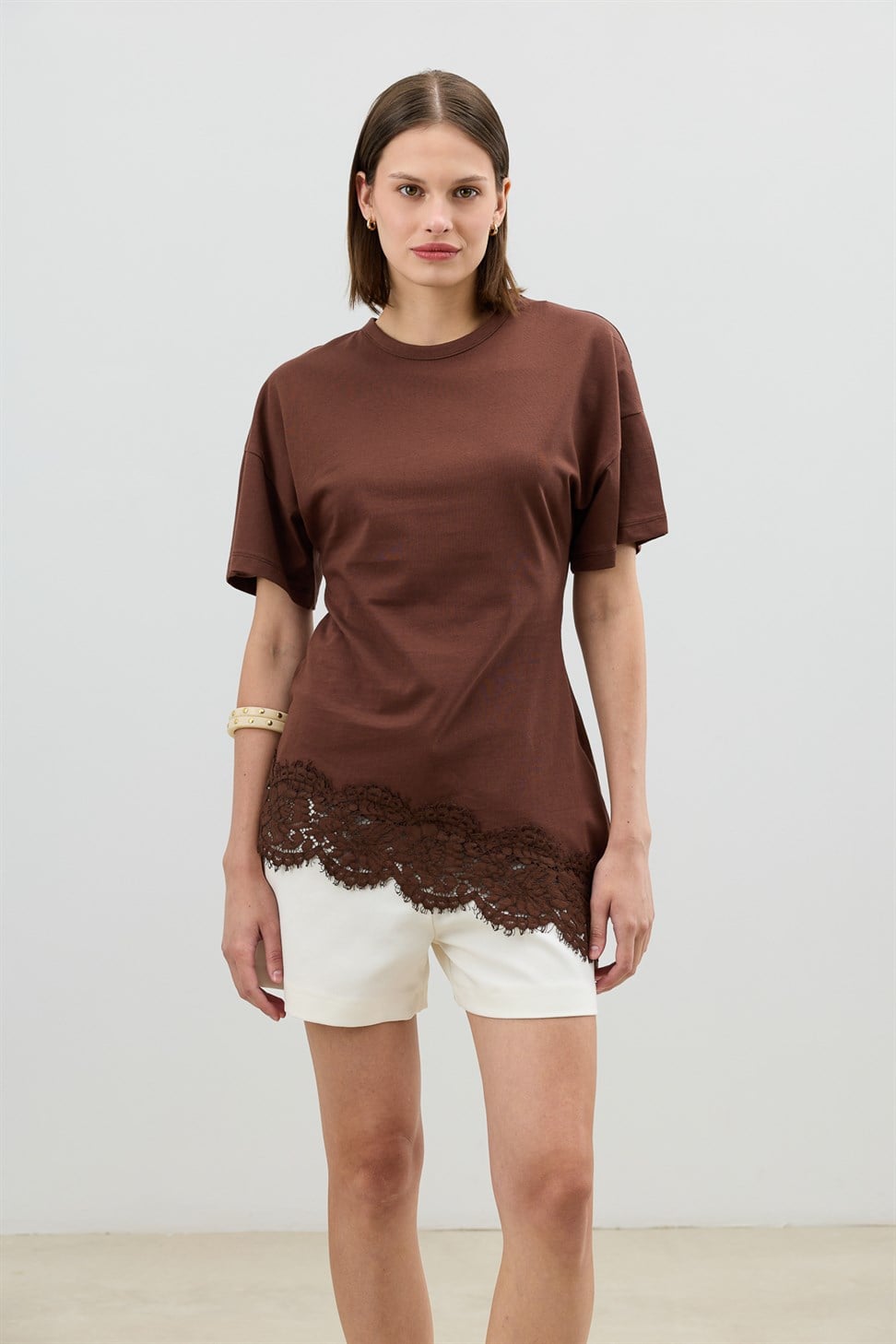 Antioch Kahve Dantelli Pamuklu Kadın T-Shirt