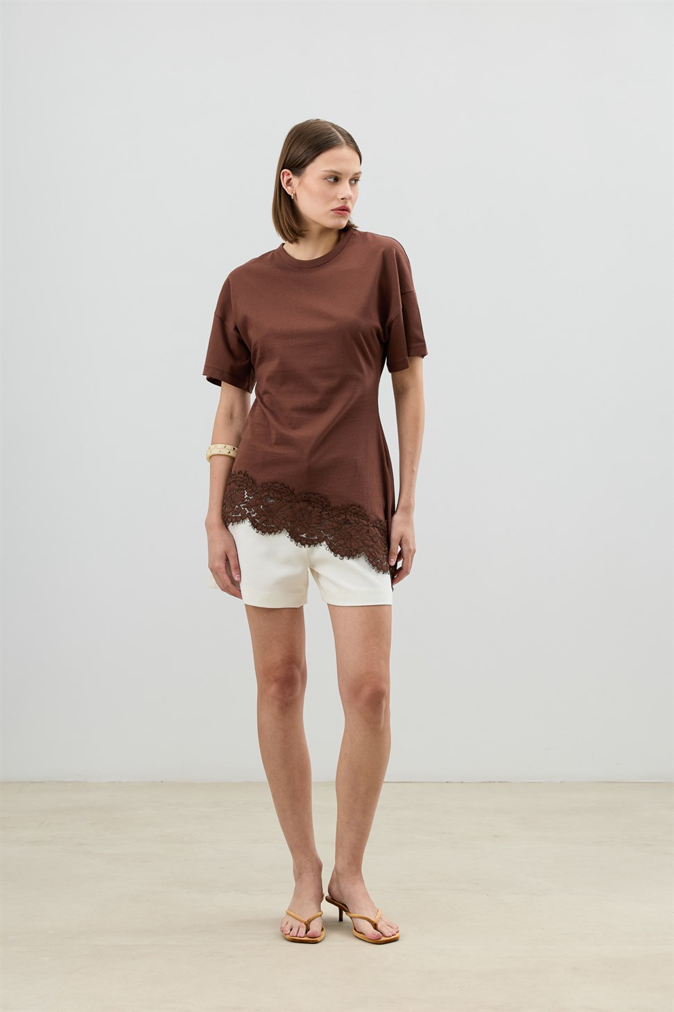 Antioch Kahve Dantelli Pamuklu Kadın T-Shirt