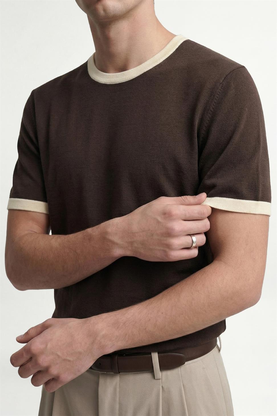 Antioch Kahve Kontrast Yaka Erkek T-Shirt