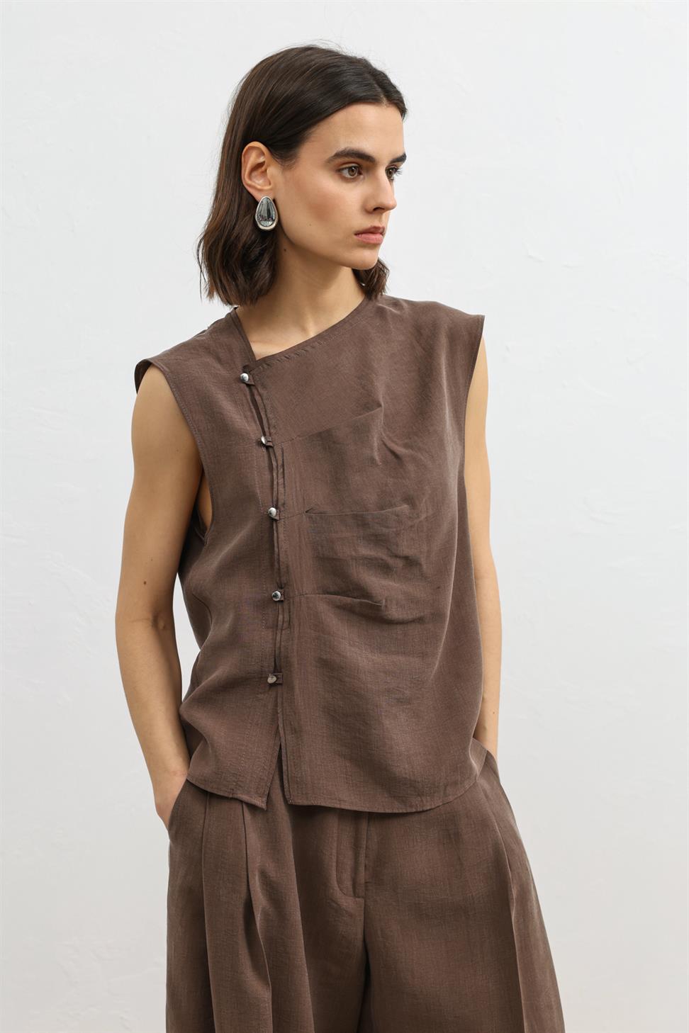 بلوزة نسائية بأزرار من مزيج الليوسيل