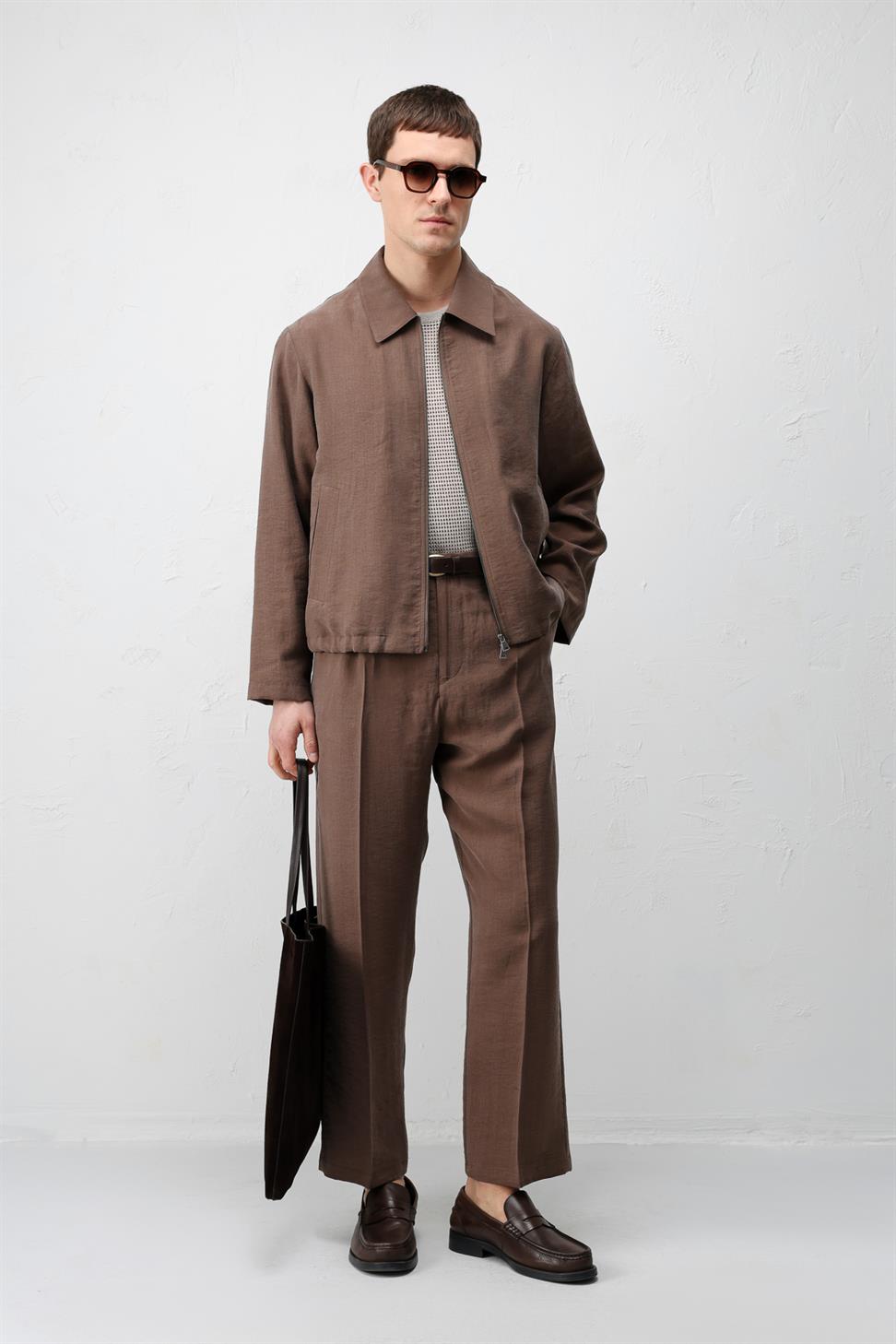 بنطلون رجالي مريح بقصّة واسعة من الليوسيل