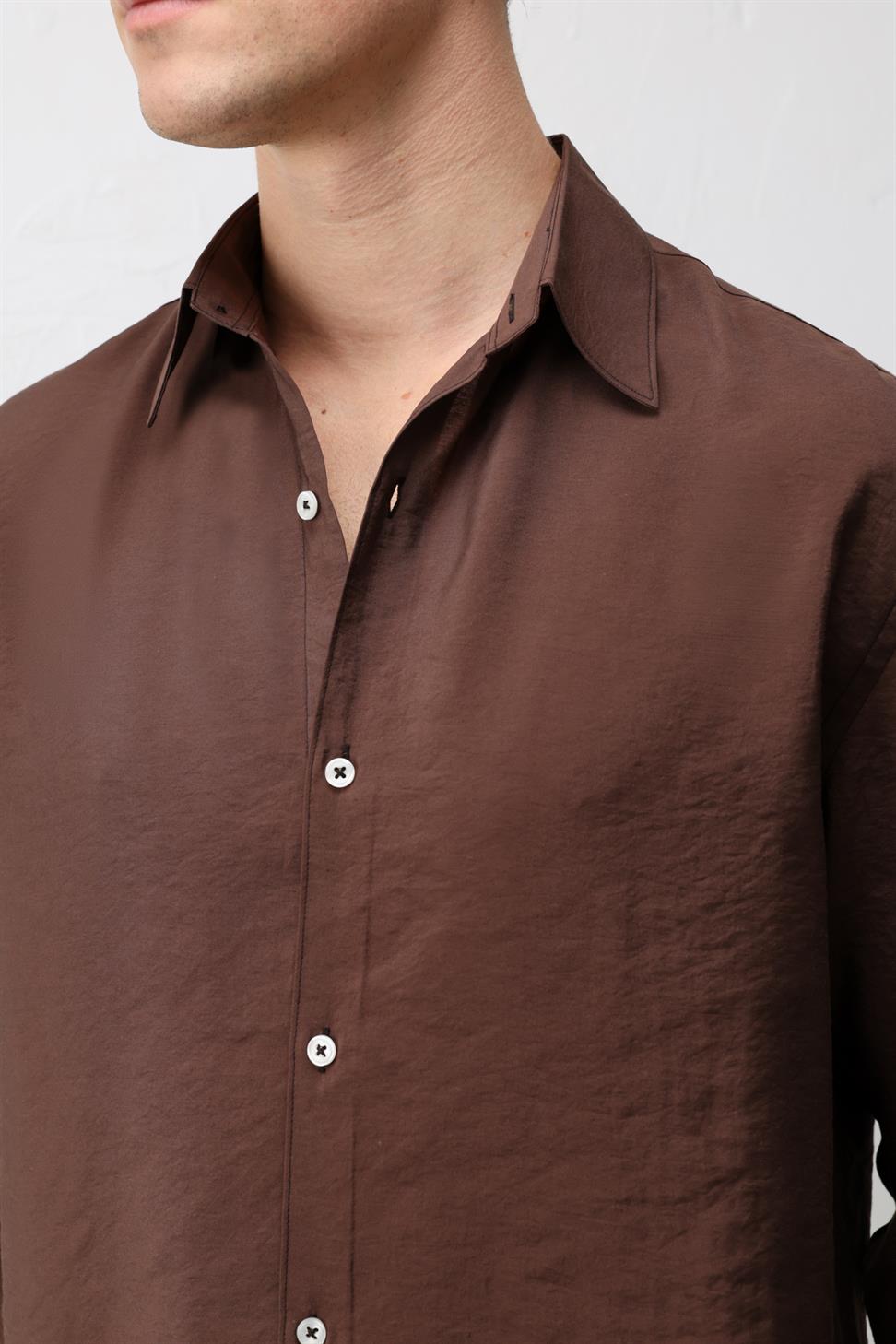 قميص رجالي مريح من مزيج من الأقمشة