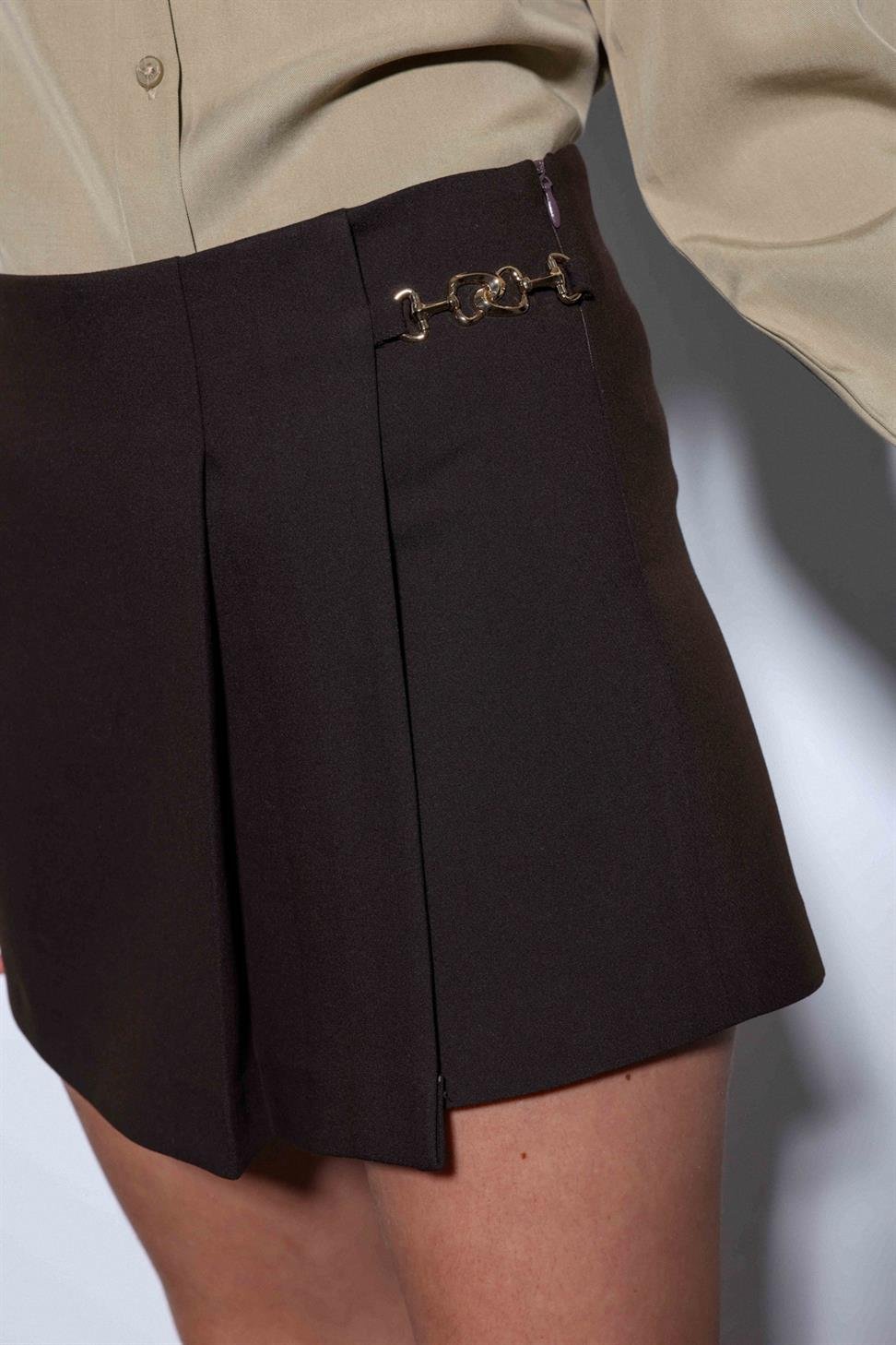 Antioch Kahve Pileli Zincir Detaylı Şort Etek