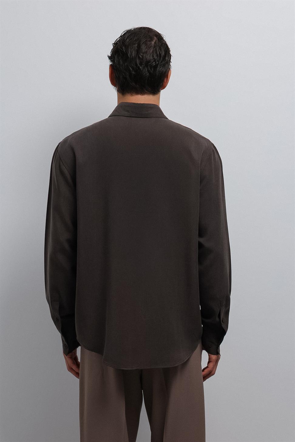 قميص تقني بقصّة عادية للرجال