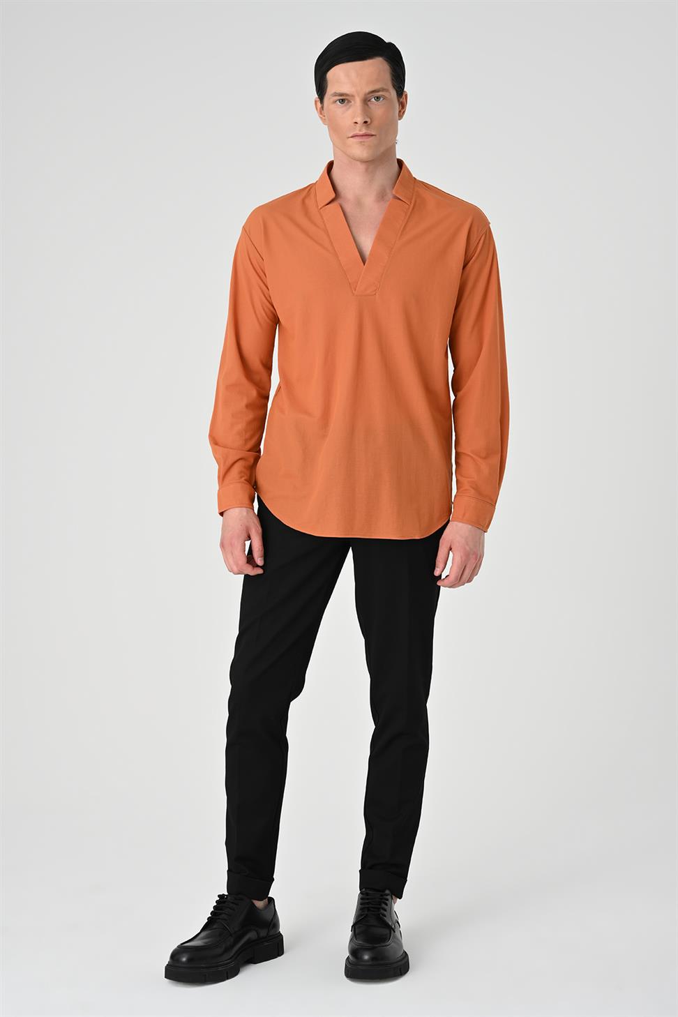 اقتصاص قميص الرجل الخامس الرقبة طويلة الأكمام