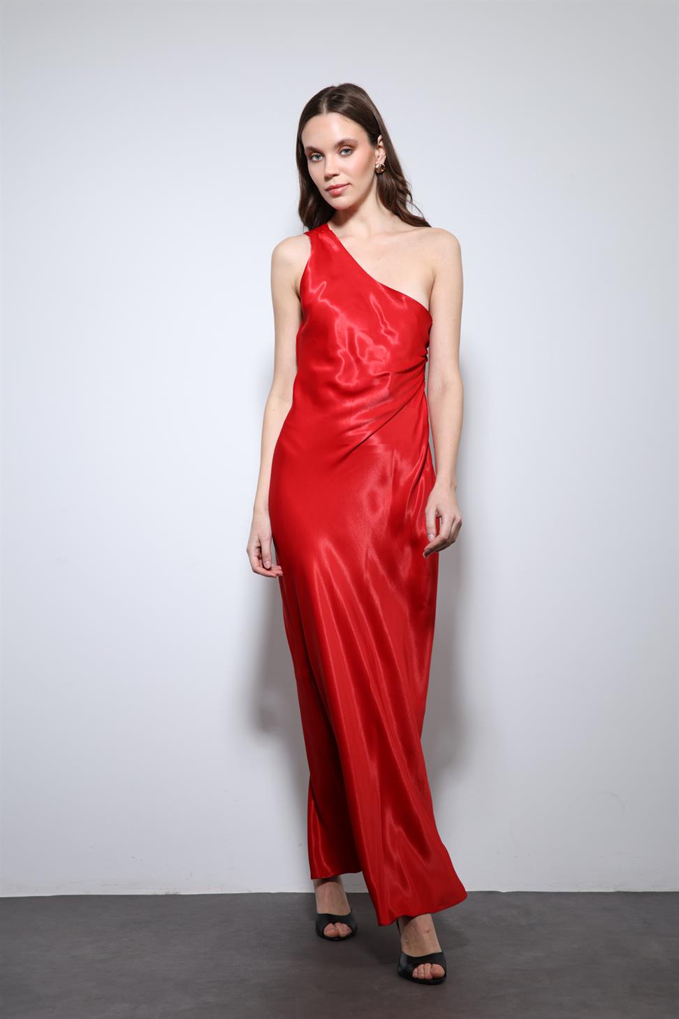 Antioch Kırmızı Asimetrik Yaka Saten Uzun Elbise