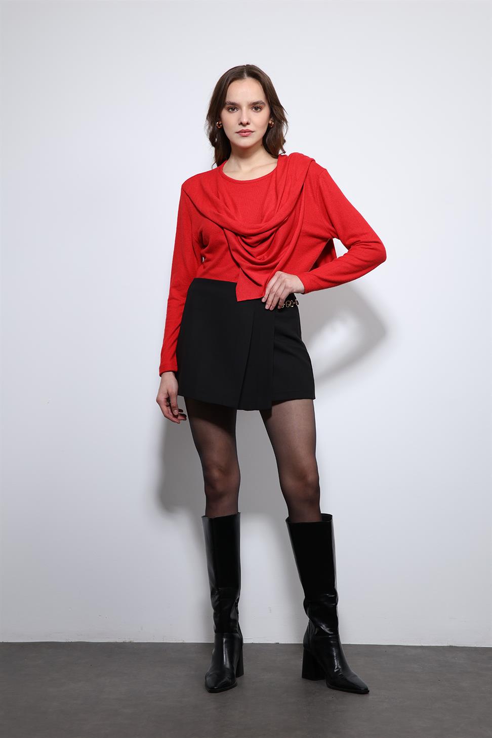 بلوزة مزينة بشال