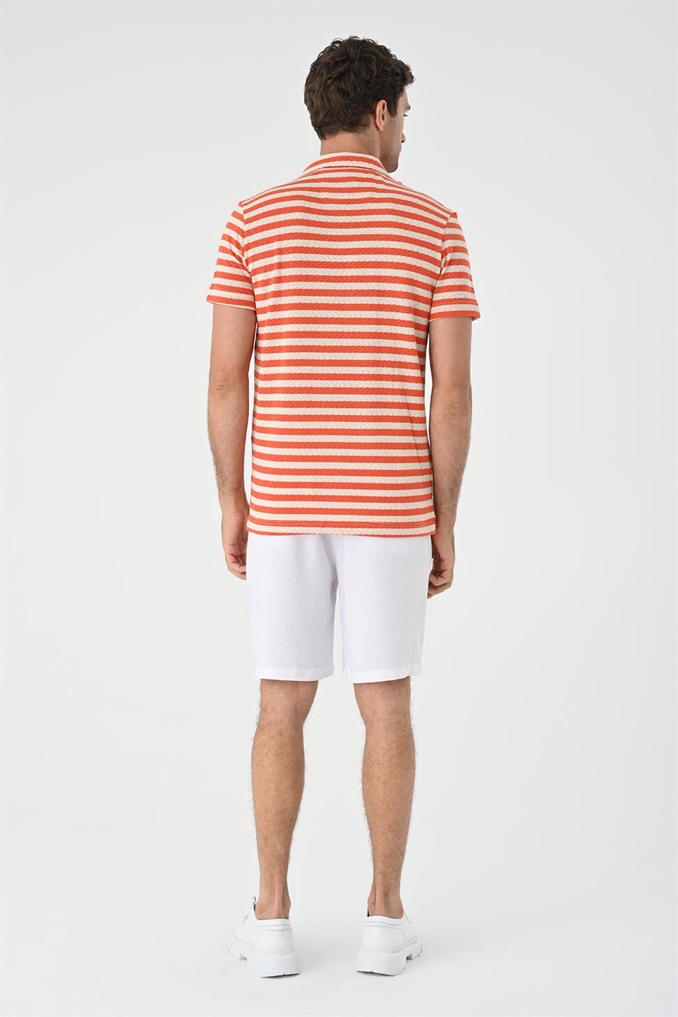 قميص تريكو رجالي مخطط بأكمام قصيرة