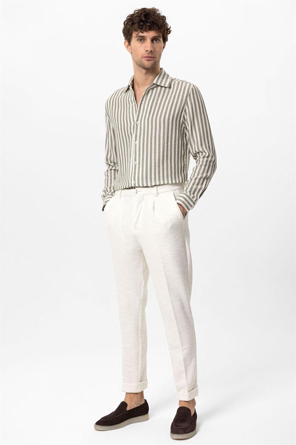 قميص رجالي مخطط بلون مغاير