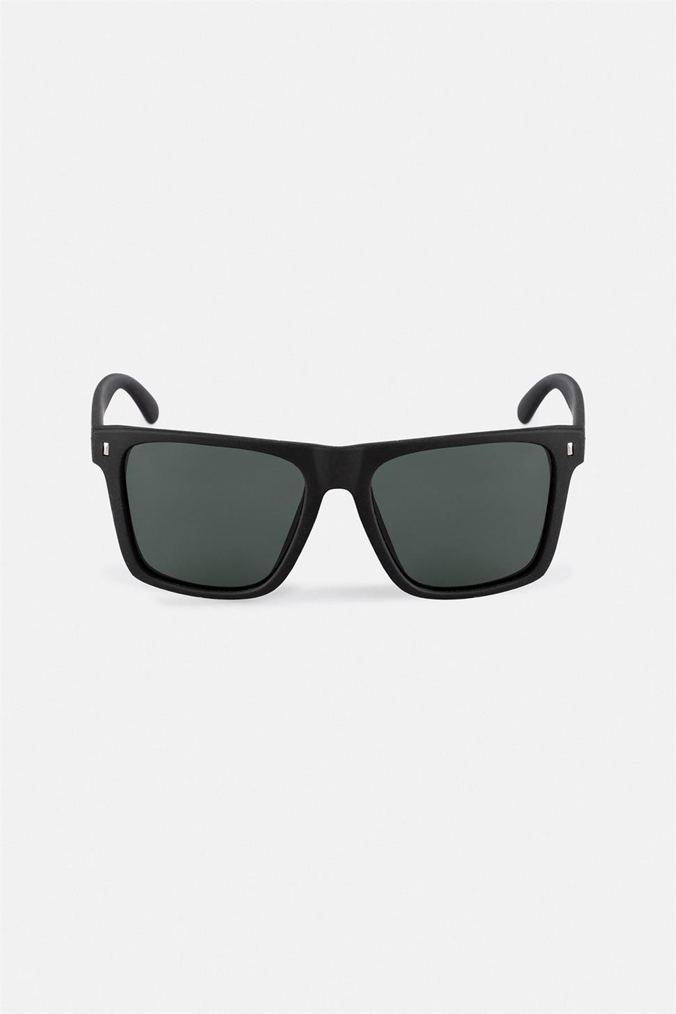 النظارات الشمسية الرجالية المربعة