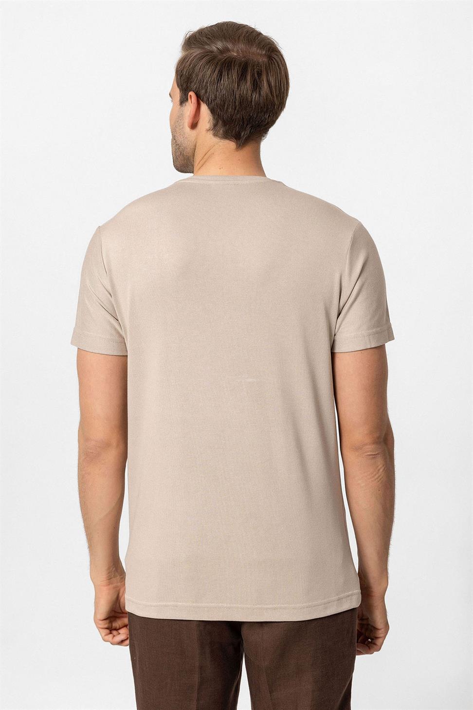 تي شيرت رجالي أساسي برقبة على شكل حرف V