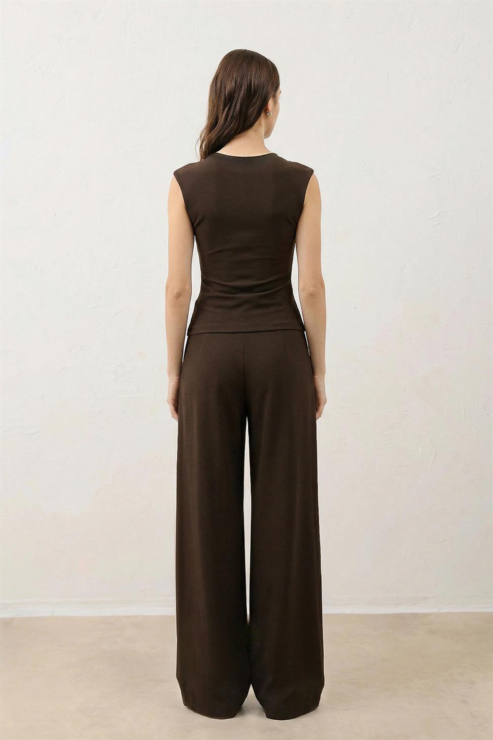 Womens Set with Buckle Detail