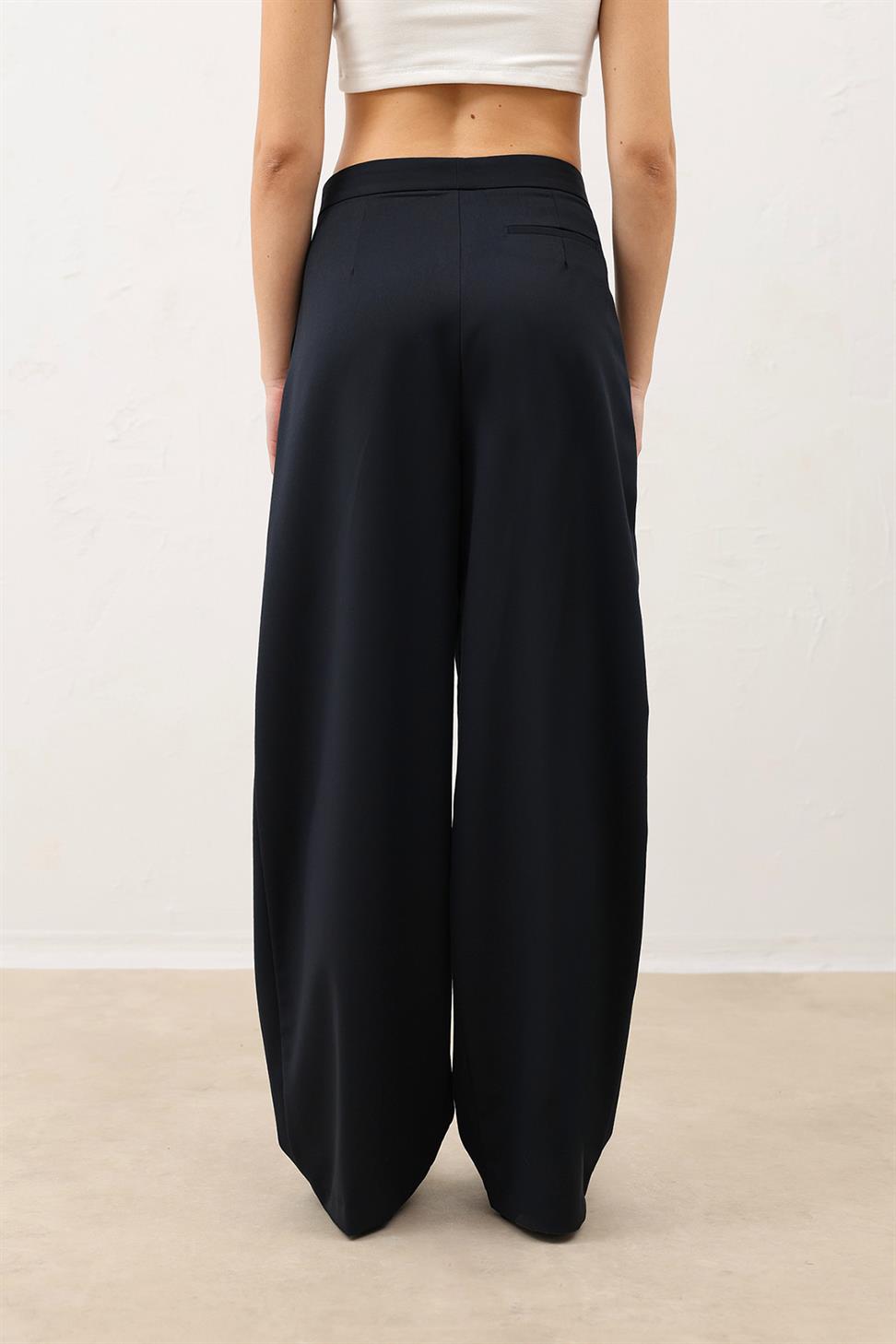 بنطلون نسائي واسع الساقين مع جيوب