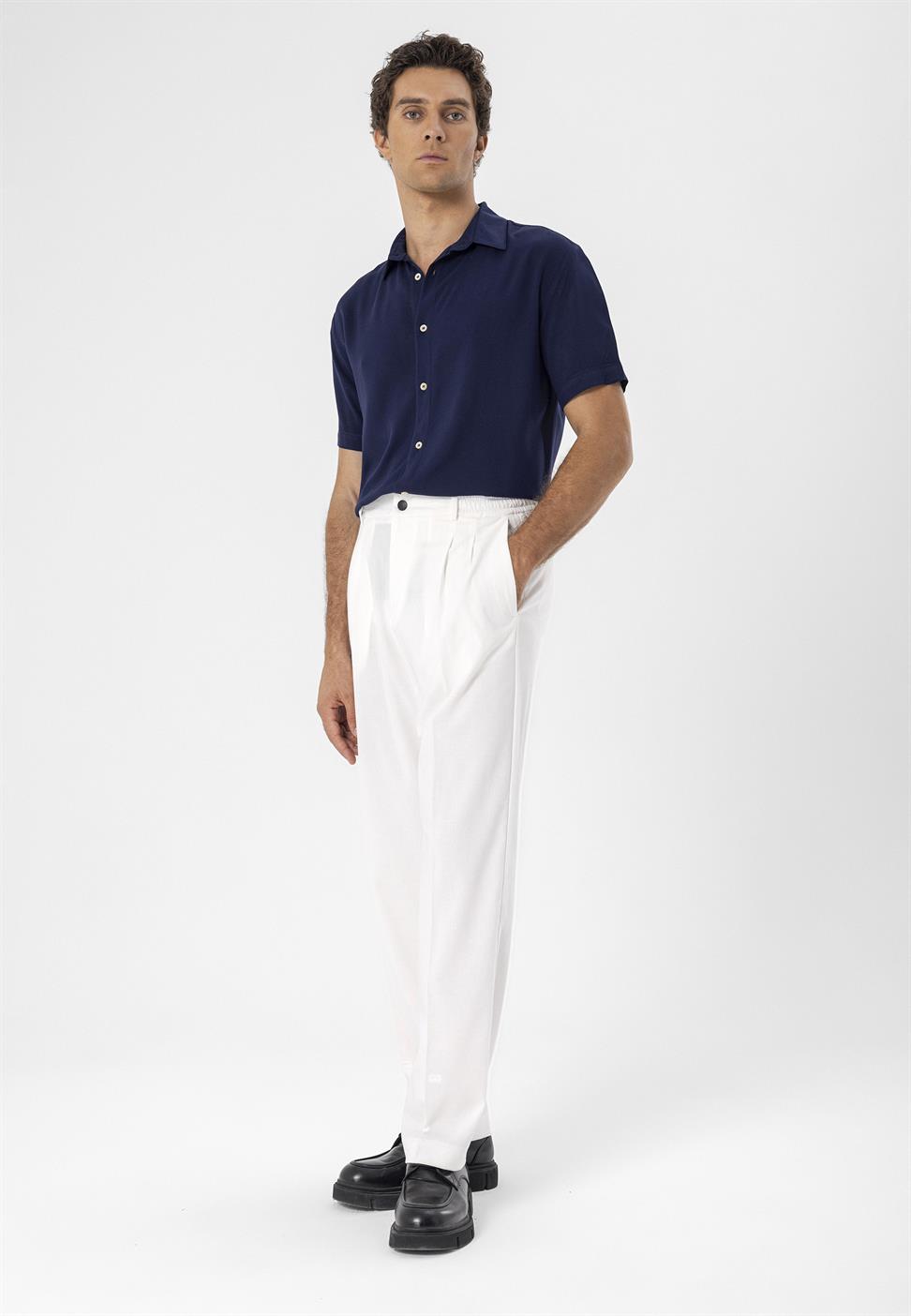 قميص رجالي بأكمام قصيرة عادية تناسب الرجال