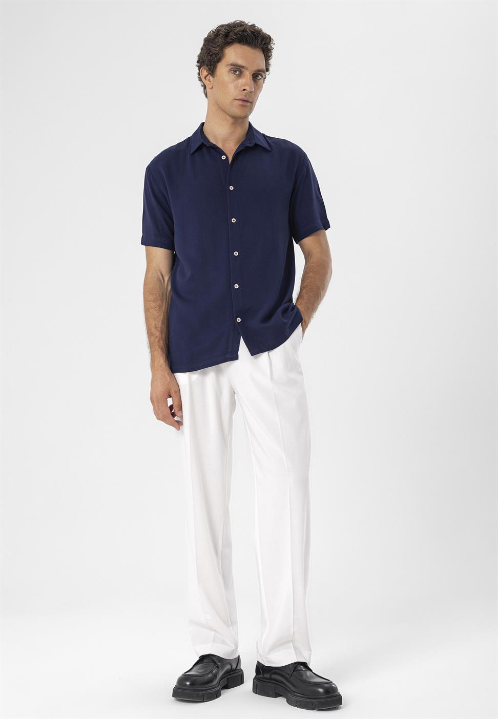 قميص رجالي بأكمام قصيرة عادية تناسب الرجال