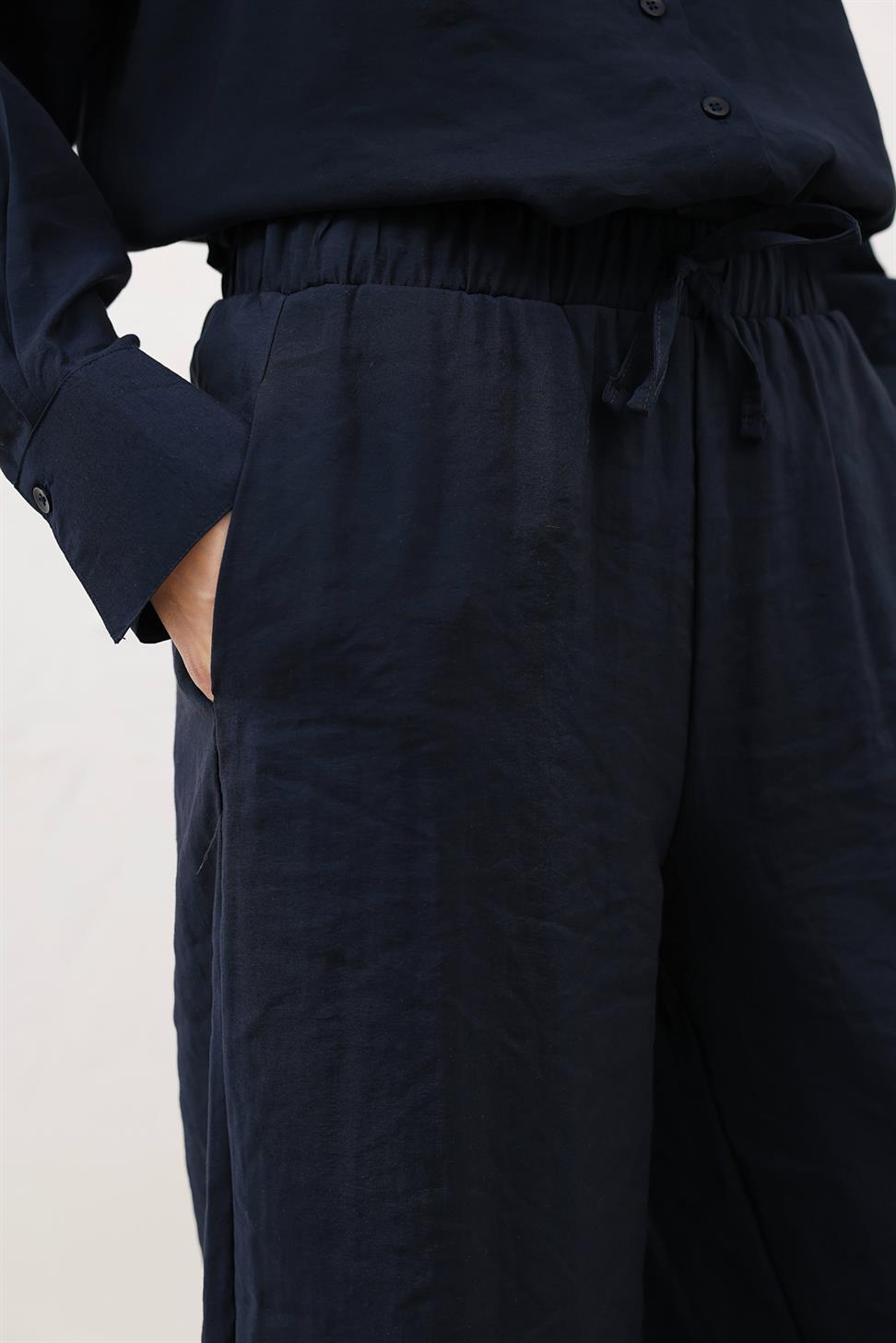 بنطال نسائي من مزيج من الأقمشة