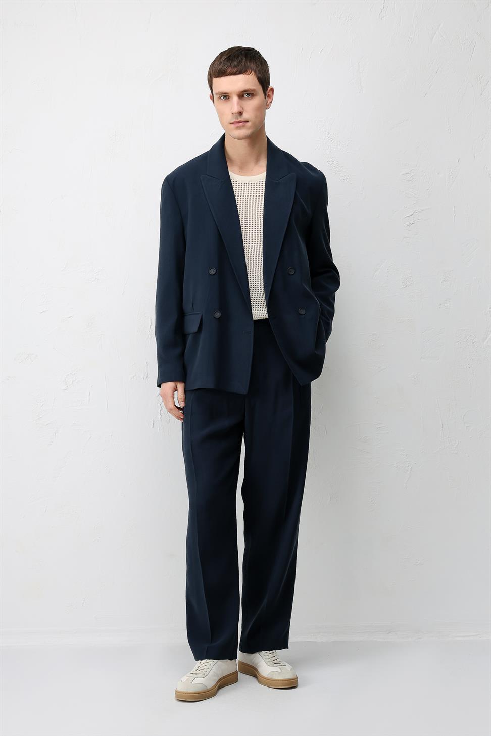 سترة بليزر رجالية مريحة من مزيج من الأقمشة