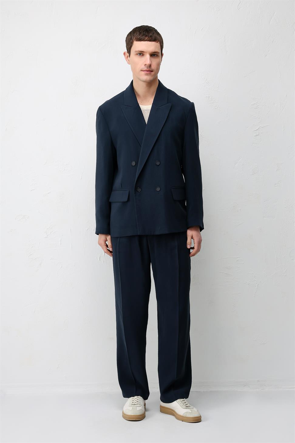 سترة بليزر رجالية مريحة من مزيج من الأقمشة