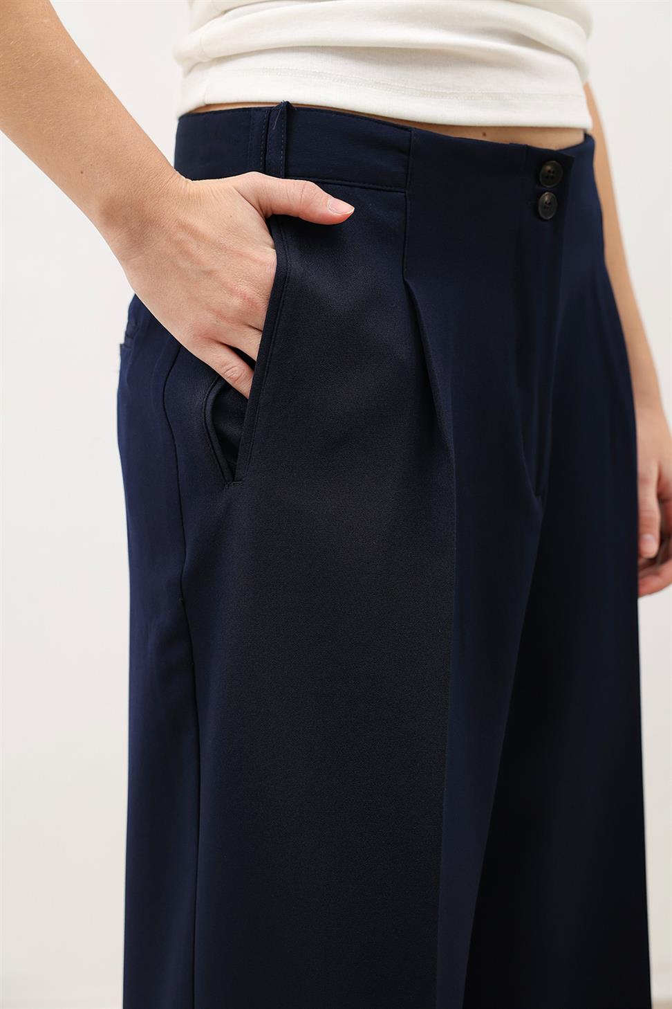 Womens Wide-Leg Pants with Detailed Pockets