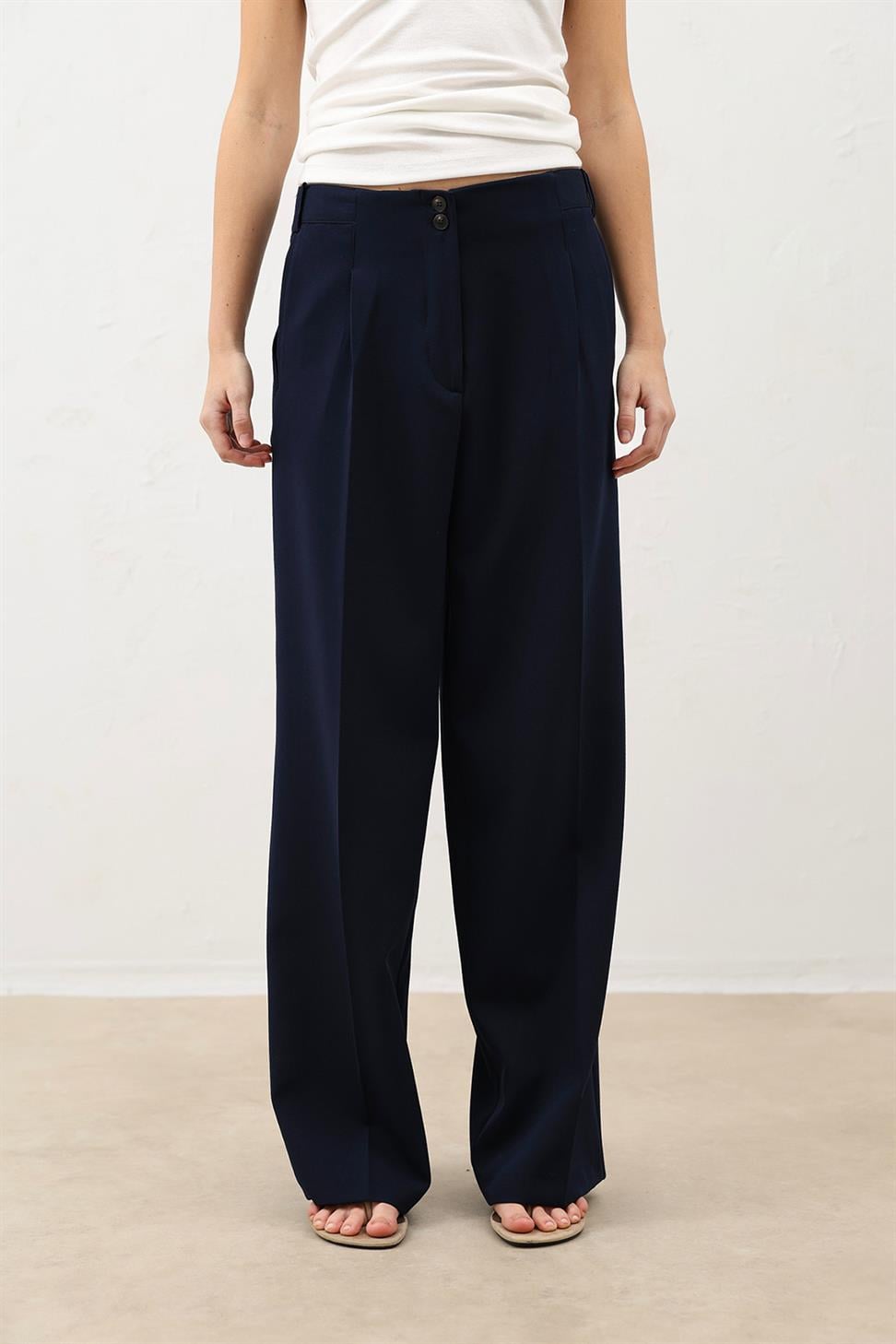 Womens Wide-Leg Pants with Detailed Pockets