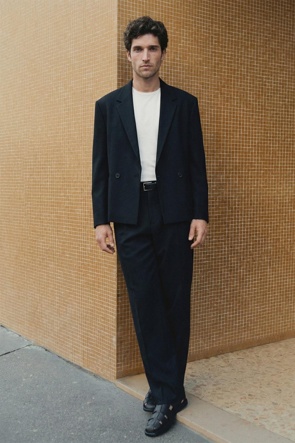 سترة بليزر رجالية بقصّة مريحة