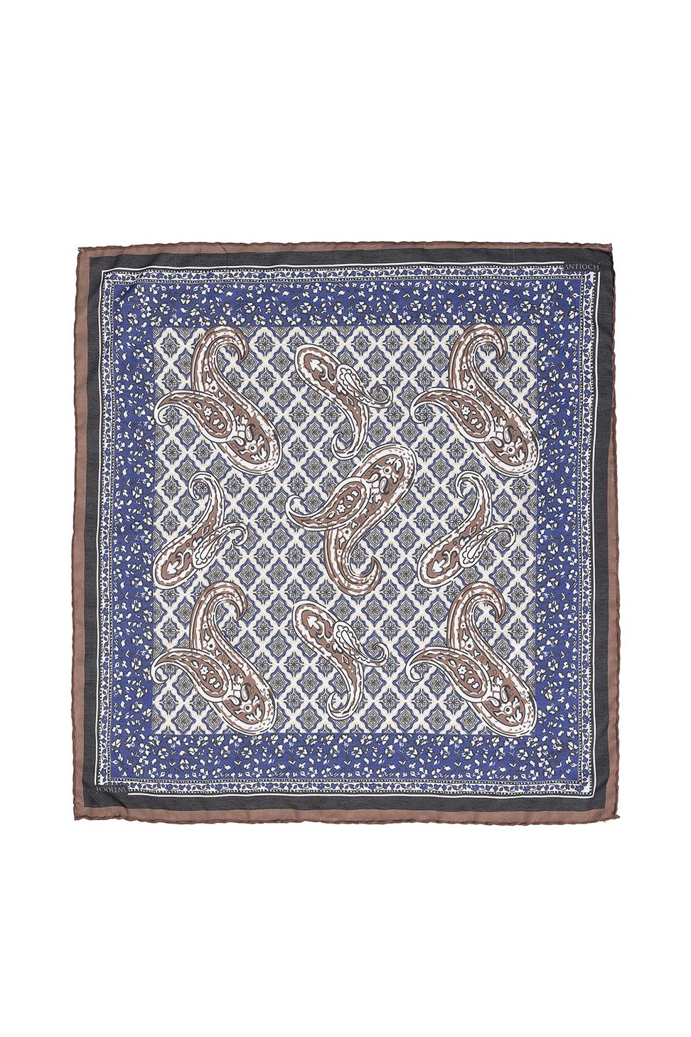 وشاح ملون منقوش بنقوش عرقية