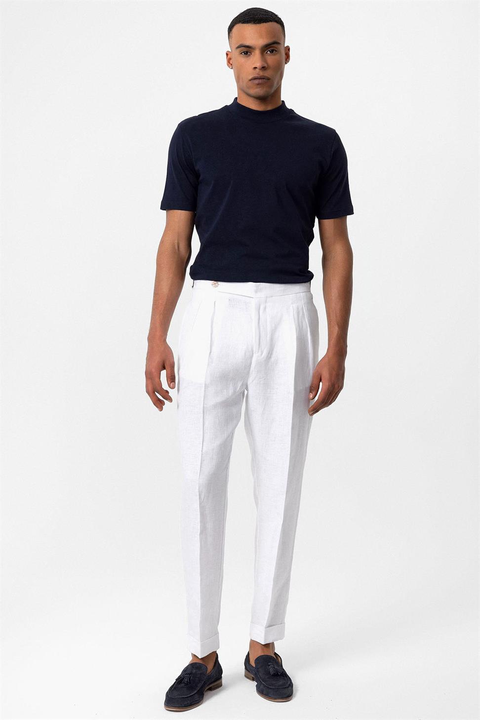 تي شيرت أساسي بقصة ضيقة