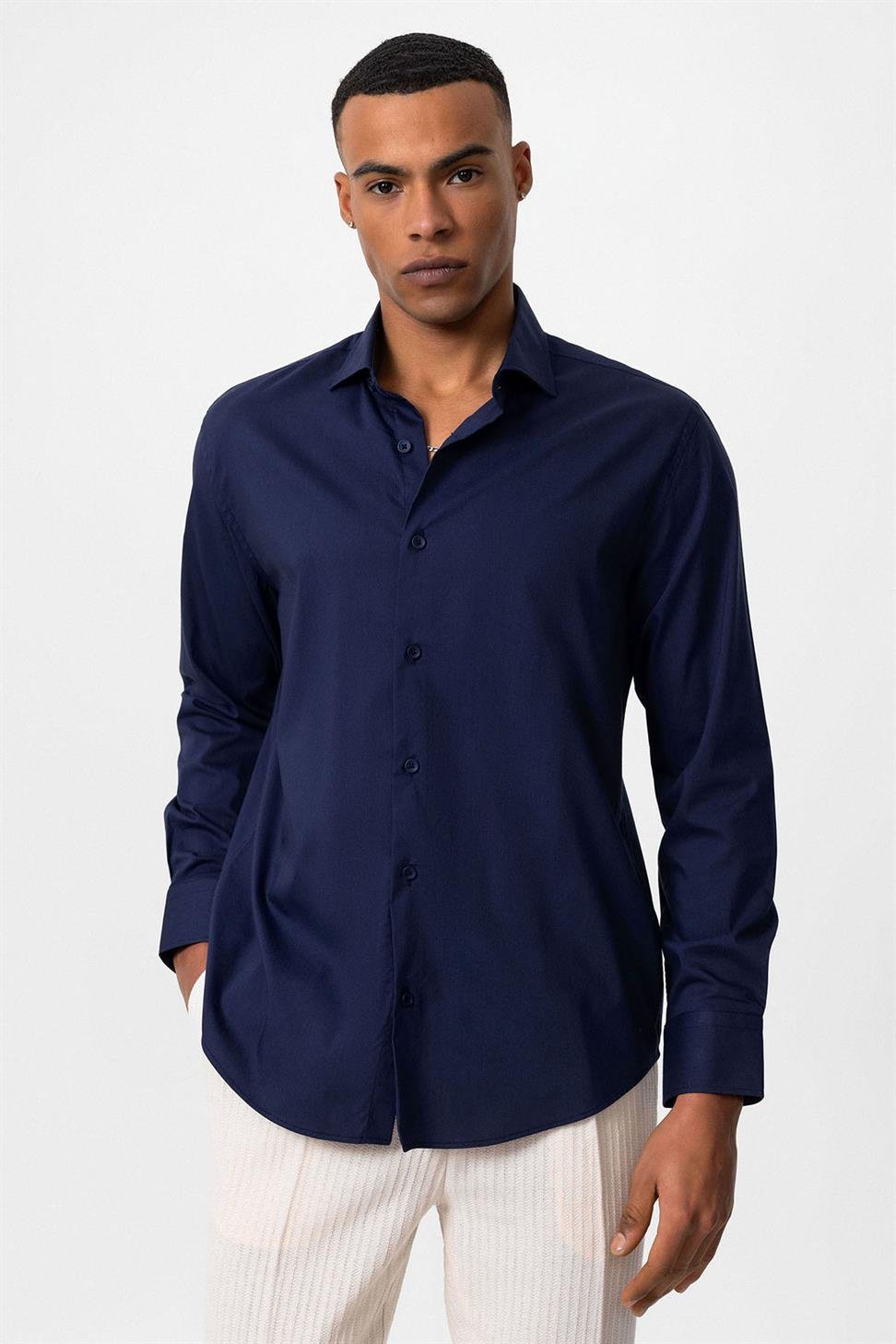 قميص رجالي كلاسيكي بقصة ضيقة كلاسيكية