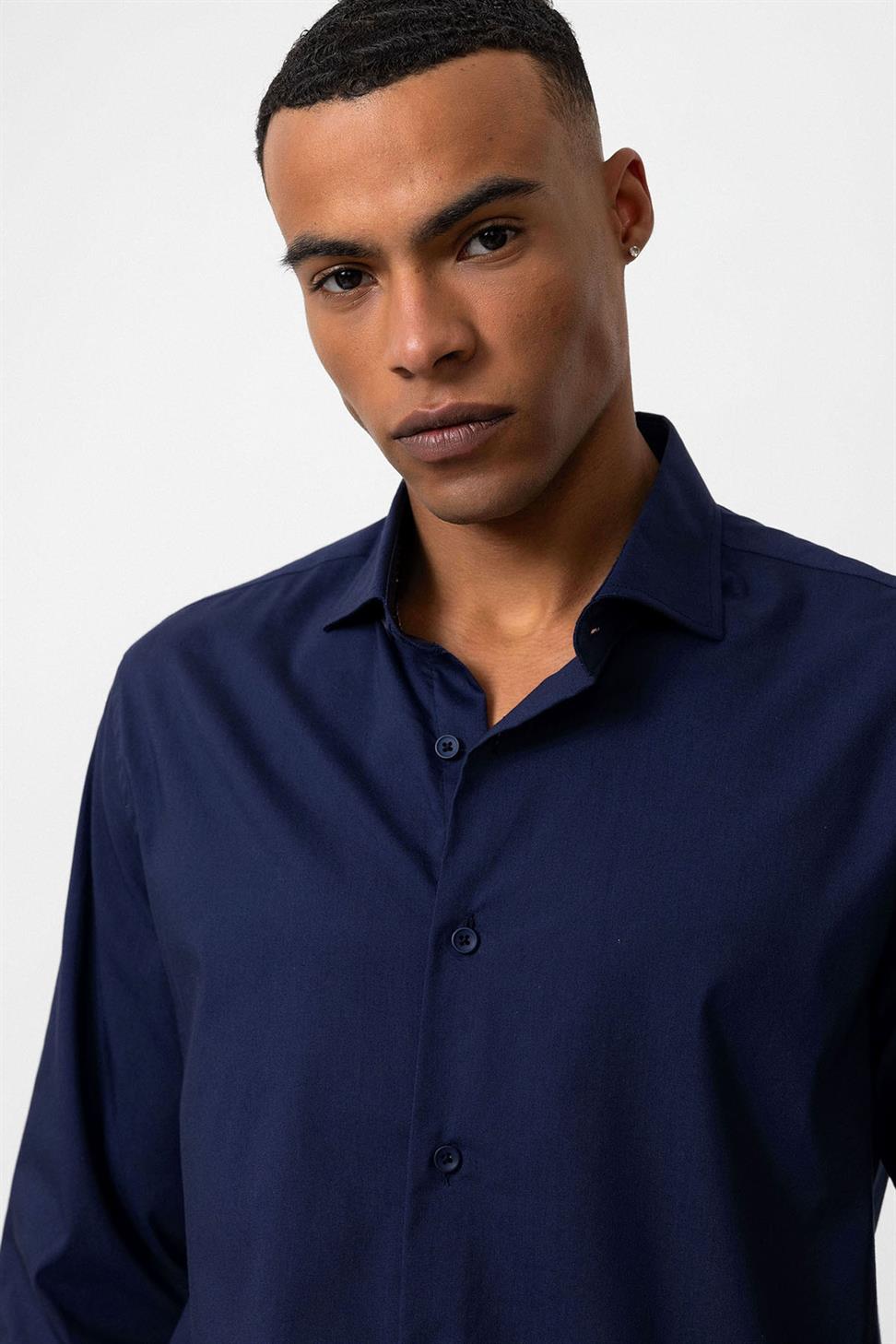 قميص رجالي كلاسيكي بقصة ضيقة كلاسيكية