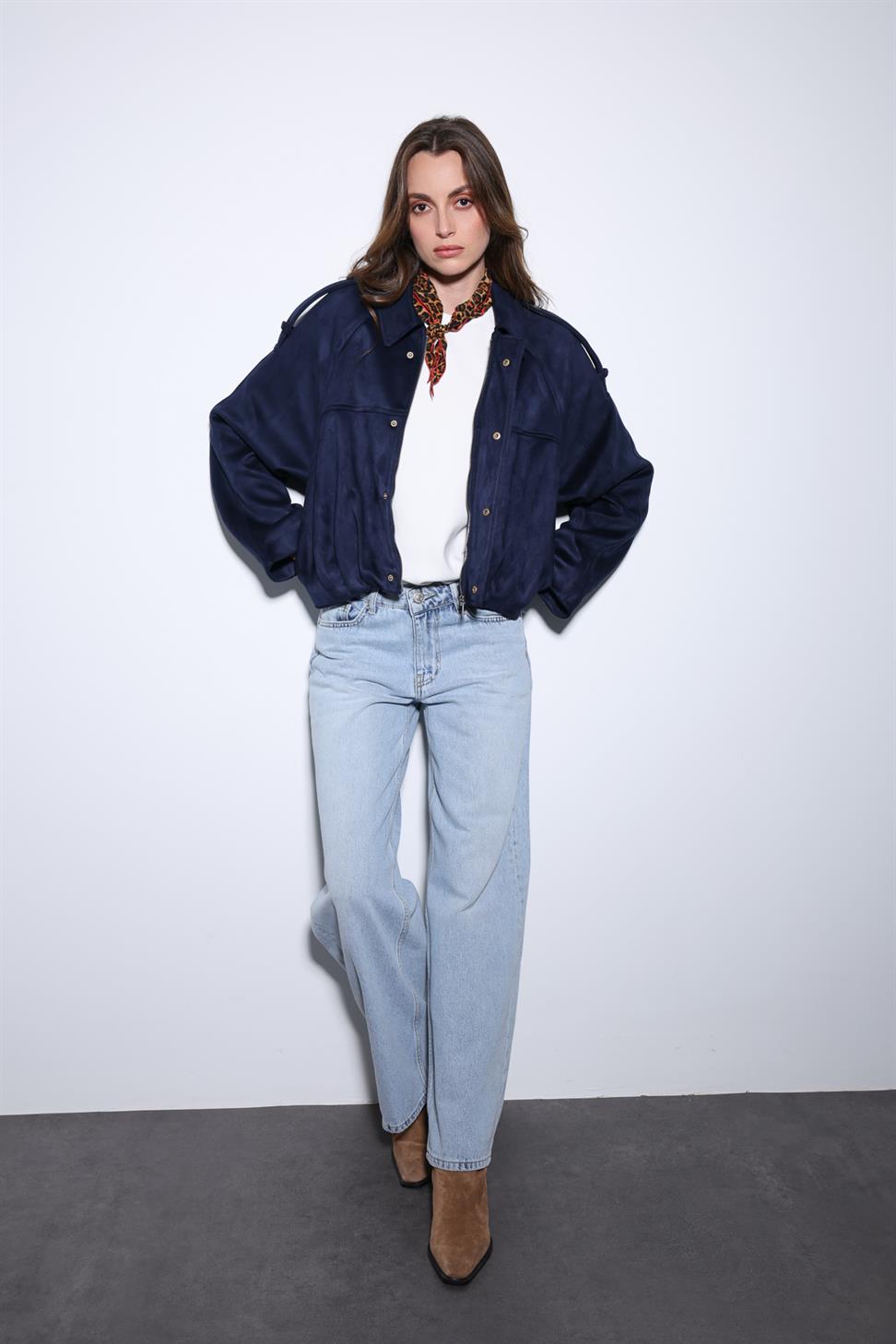 جاكيت بومبر للسيدات بمظهر الجلد المدبوغ