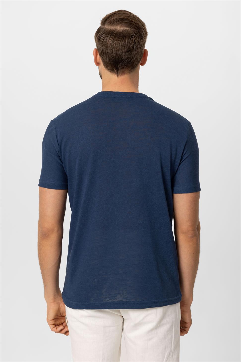 تي شيرت رجالي أساسي برقبة على شكل V