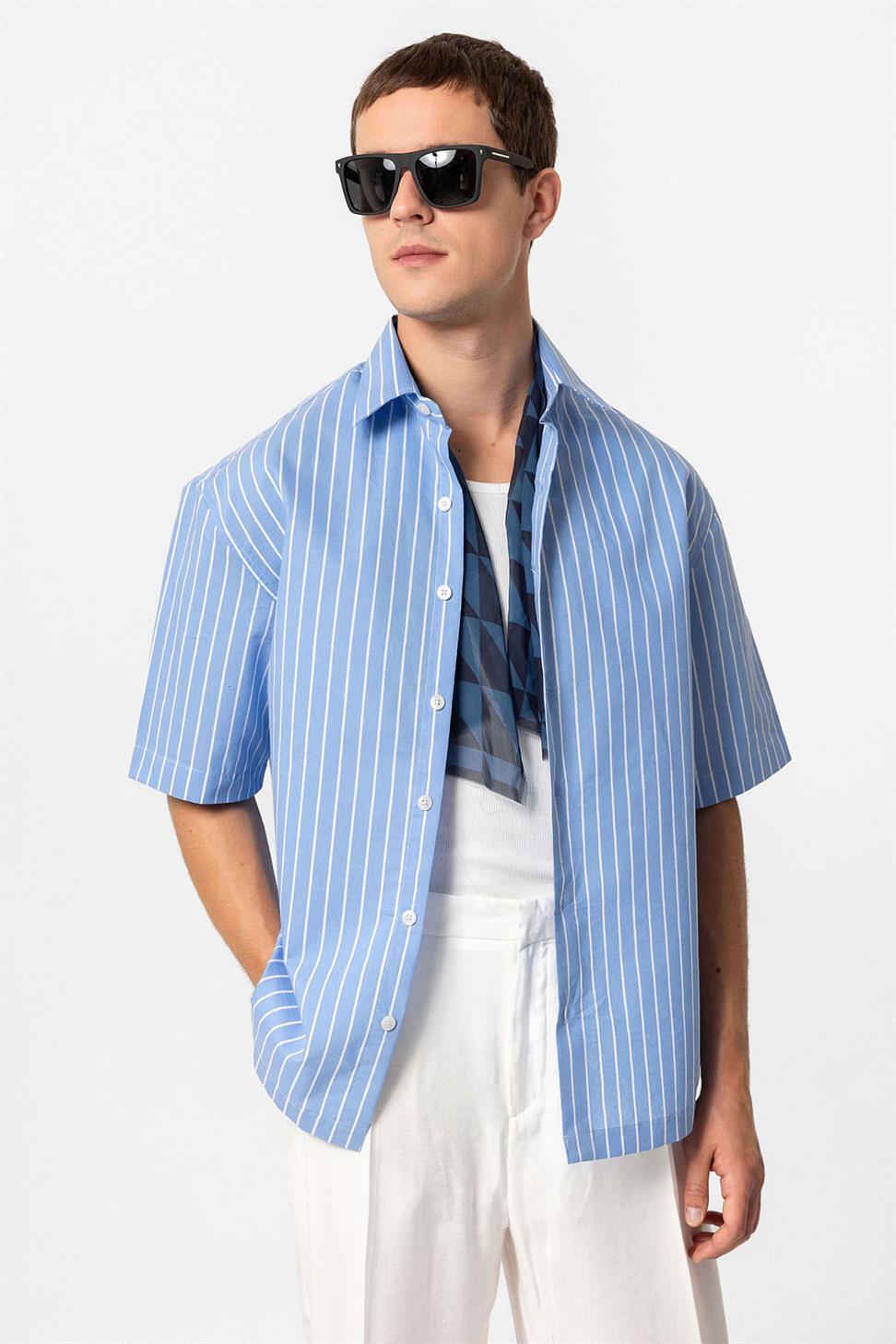 قميص رجالي بأكمام قصيرة مخططة بأكمام قصيرة