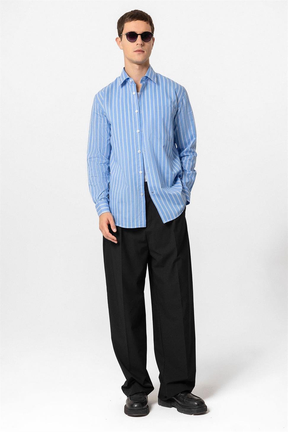 قميص رجالي بأكمام طويلة مخططة ذات أكمام طويلة عادية