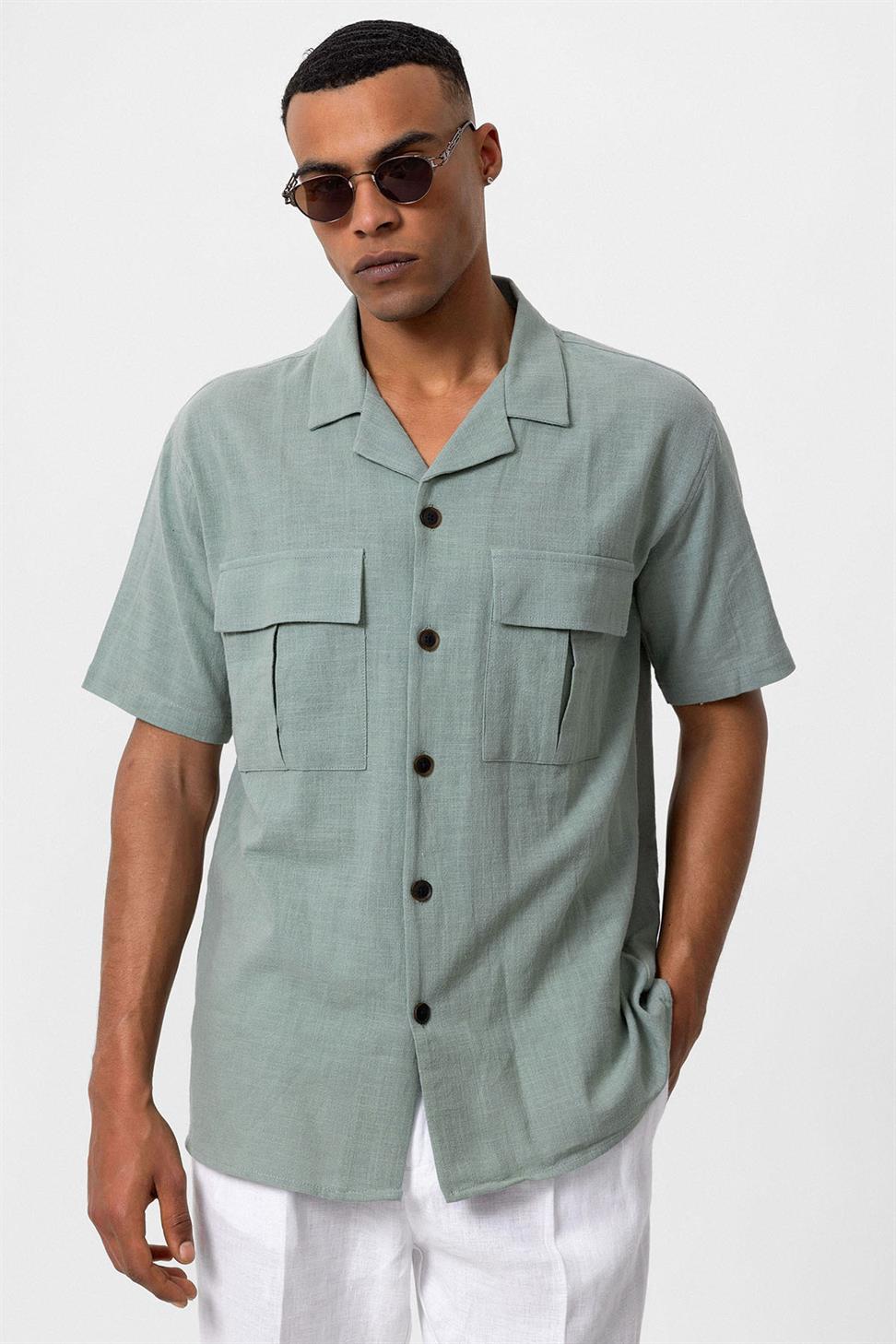 قميص رجالي من مزيج الكتان مع جيب على الصدر بياقة أباتشي