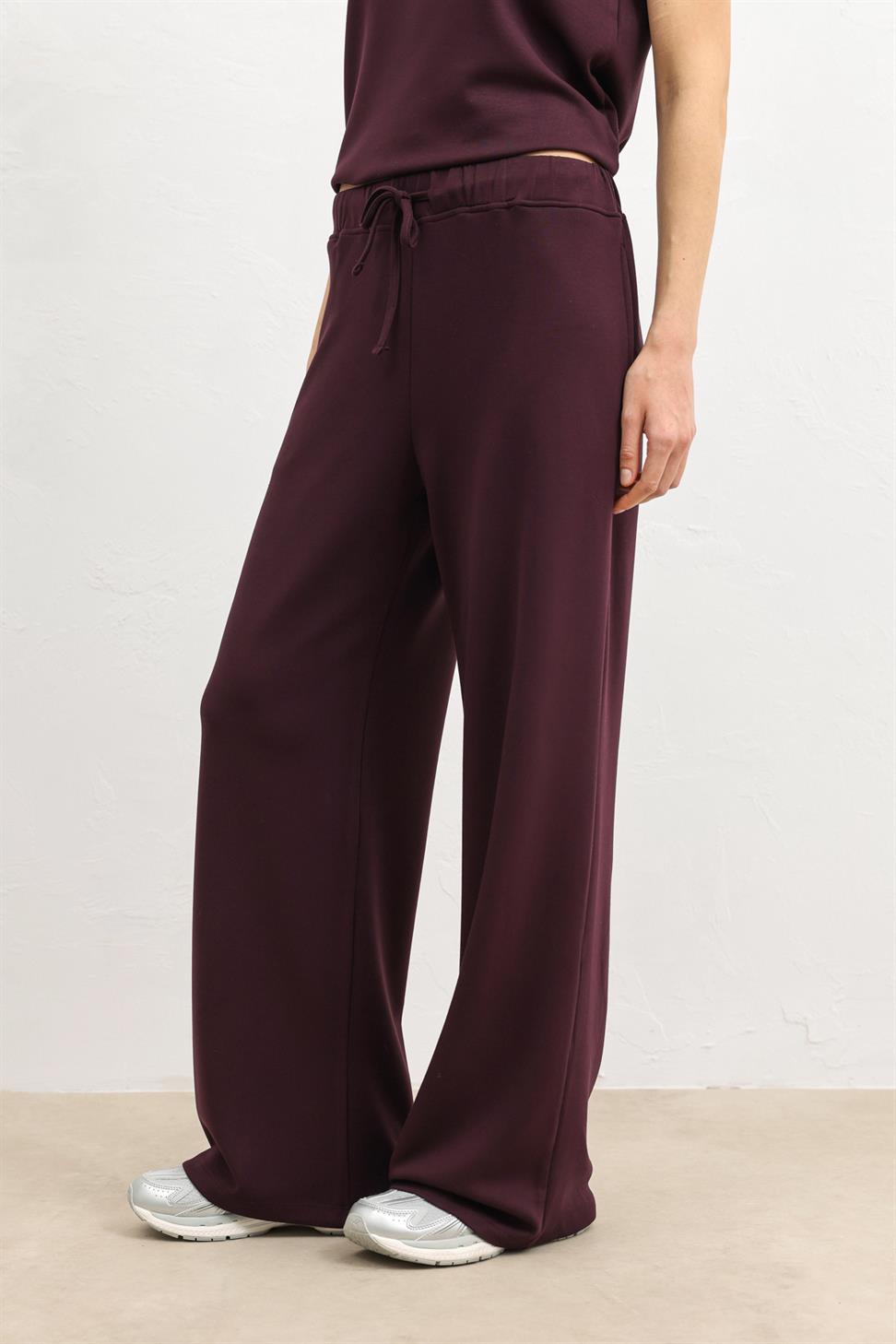 Womens Relaxed-Fit Sweatsuit
