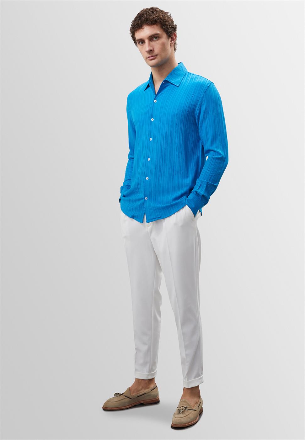 قميص رجالي بقصة ضيقة من قماش الموسلين