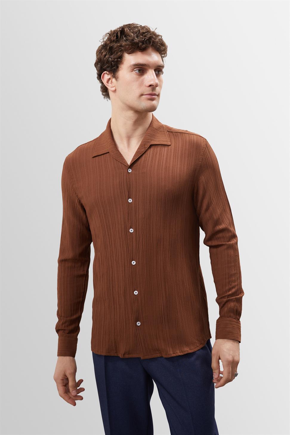 قميص رجالي بقصة ضيقة من قماش الموسلين